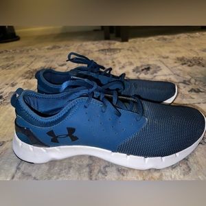 Mens UA tennis shoes